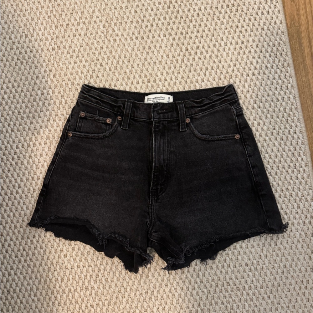 Abercrombie The 90s Relaxed Cutoff Short - High Rise (like new)